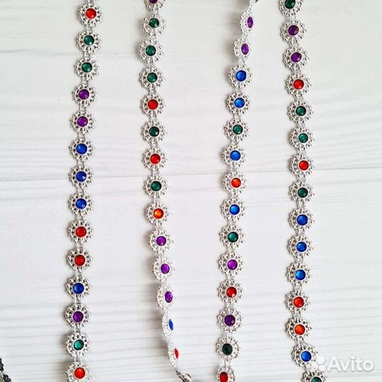 Полубусины на нитях