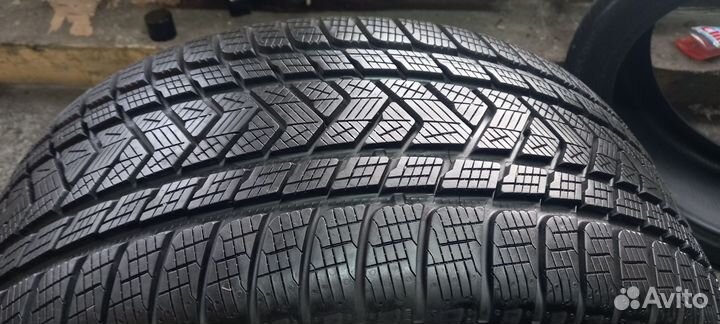 Pirelli Scorpion Winter 275/40 R21 107V