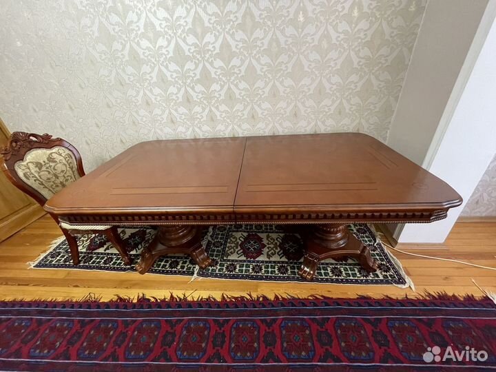 Стол и 6 стульев