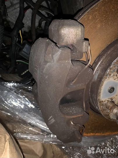 Суппорт передний левый volvo XC70 2002-2004 2.5