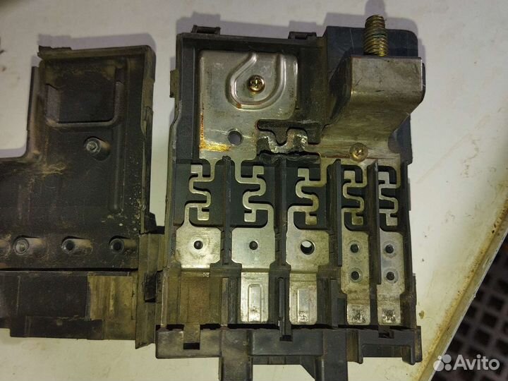 Коробка предохранителей toyota Rav4