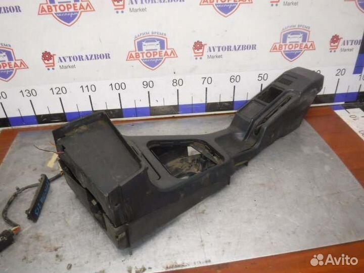 Консоль между сидений Ваз 2110 1.5 16V 2001