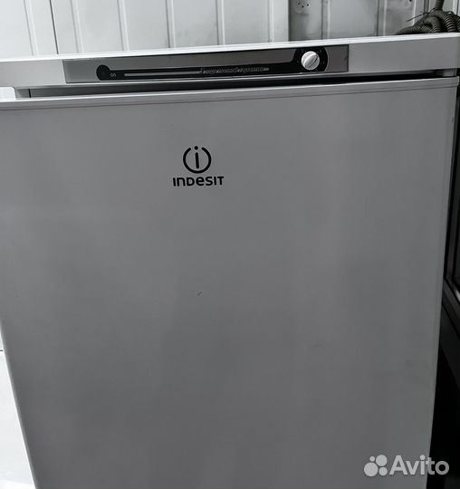 Холодильник indesit