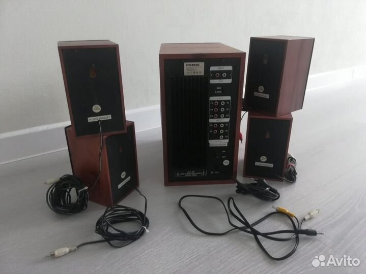 Колонки для компа (можно подключиться к смартфону)