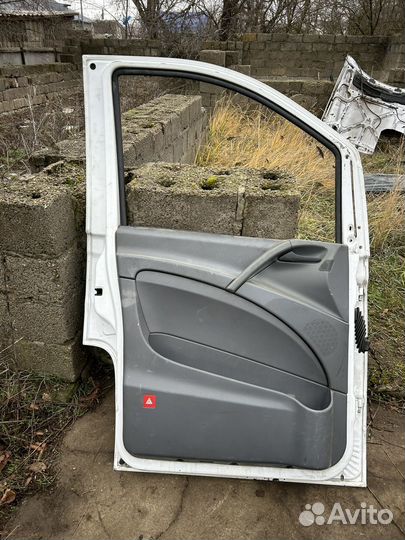 Дверь передняя левая Mercedes-Benz Vito 639