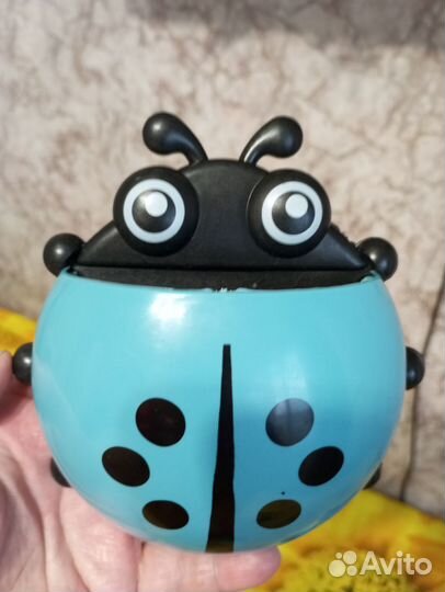 Держатель для зубных щеток