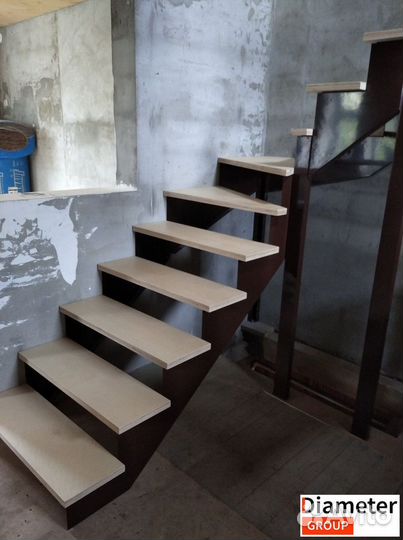 Производство широкой лестницы из металла