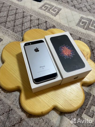 iPhone SE, 32 ГБ