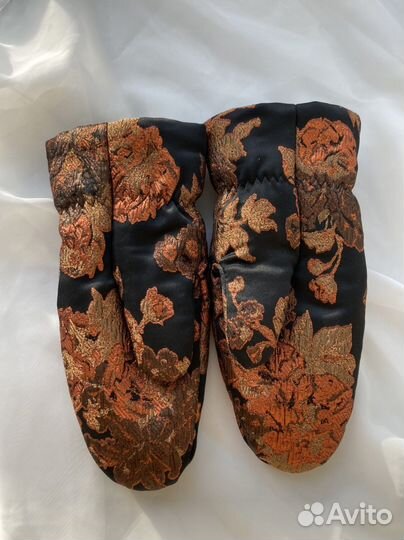 Варежки жаккардовые с вышивкой черные оранжевые