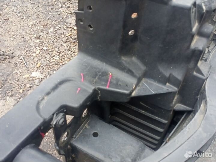 Рамка радиатора VW Jetta 5