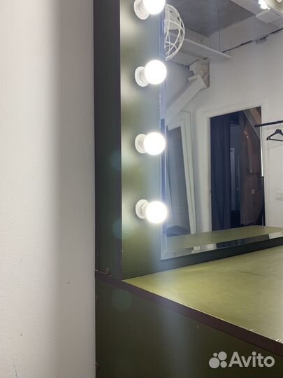 Гримерный стол с лампочками с зеркалом с ящиком