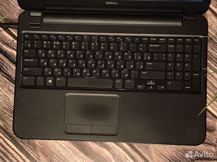 Ноутбук Dell 15.6/4Gb/SSD