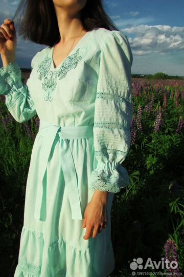 Платье льняное мятное с вышивкой