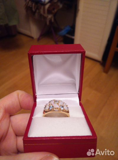 Золотое кольцо бриллианты, опалы, топазы, р. 18