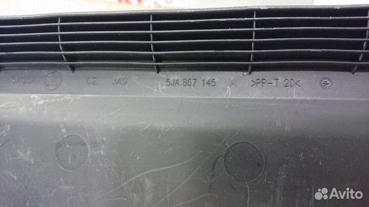 Обшивка двери багажника Skoda Rapid 2013-2020