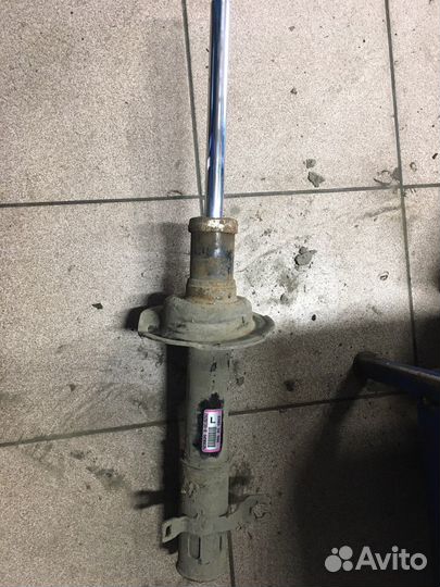 EH4834900 Амортизатор передний левый Mazda CX 7