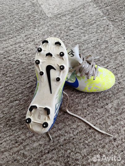 Футбольные бутсы nike