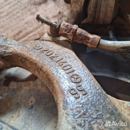 Поворотный кулак mercedes w202 левый правый