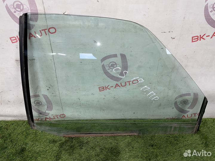 Стекло передней правой двери Chevrolet Suburban GM