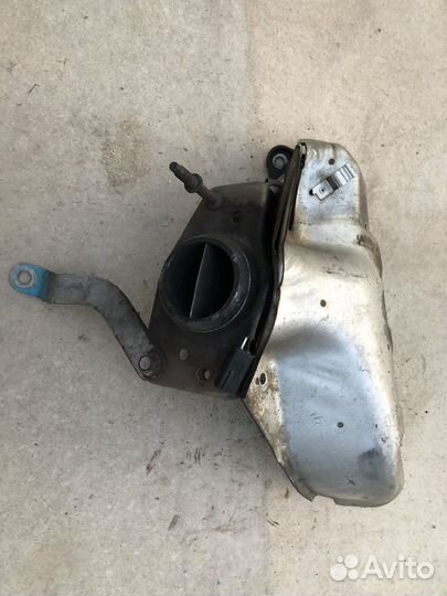 Коллектор выпускной с двигателя MR20DE