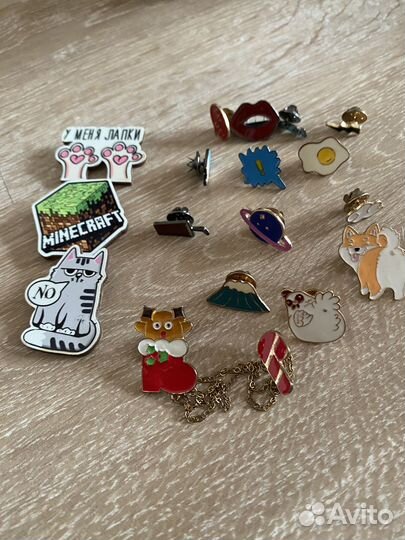 Деревянные и металлические значки