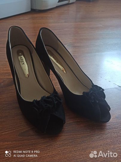 Продаются женские замшевые туфли