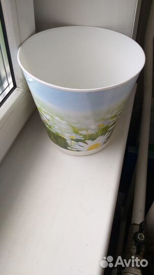 Большой цветочный горшок