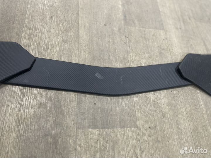 Сплитер на передний бампердля любой марки авто