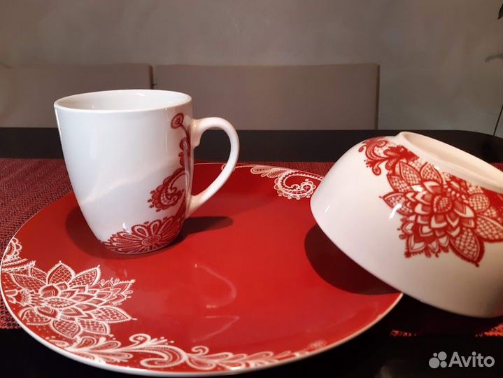 Набор посуды Burgundy (тарелка, чаша, кружка)