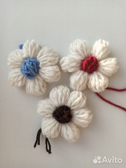 Цветок ромашка вязаная для украшения