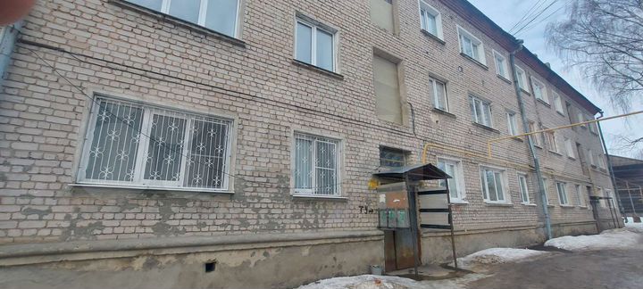2-к. квартира, 42 м², 3/3 эт.