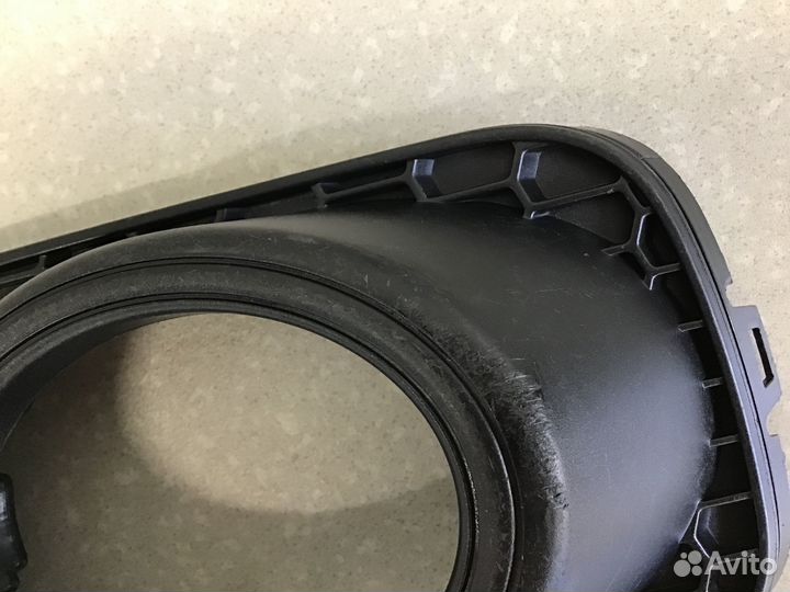 Рамка противотуманой фары левой VW Tiguan 2011-201