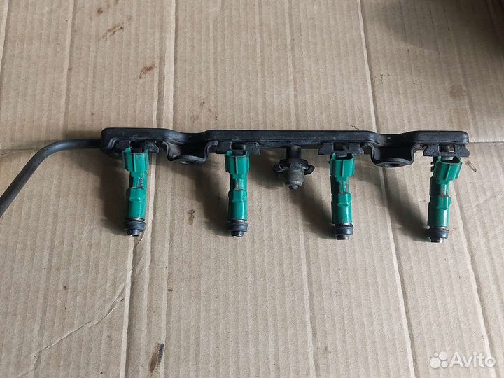 Топливная рейка с форсунками 1nz fe