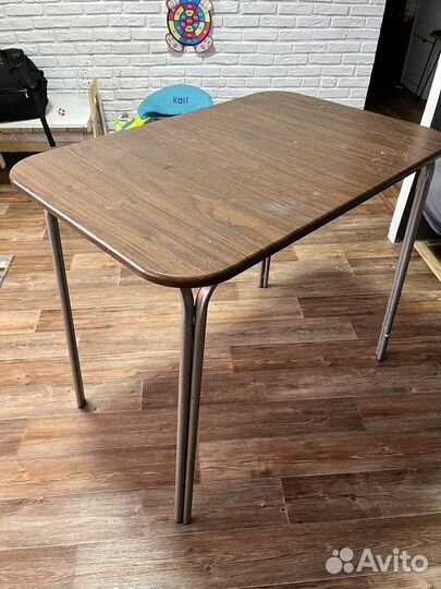 Кухонный стол