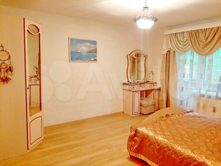 2-к. квартира, 54 м², 1/5 эт.