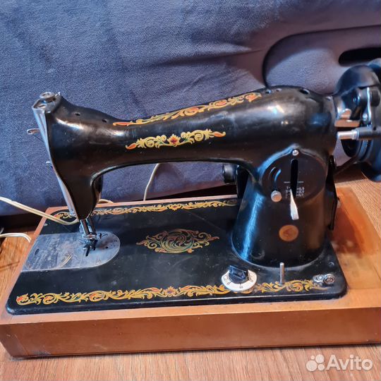 Продам швейную электрическую