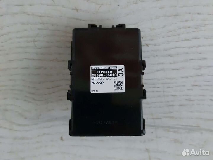 Toyota Avensis 3 Блок управления питанием