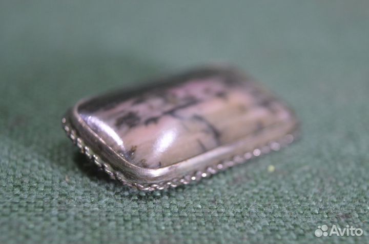 Брошь, брошка каменная, в металлической оправе. Пр