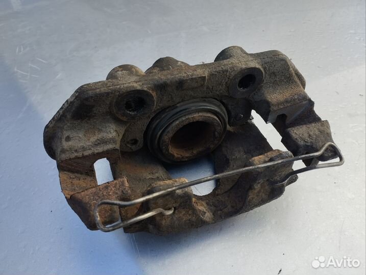 Суппорт передний левый Opel Corsa B