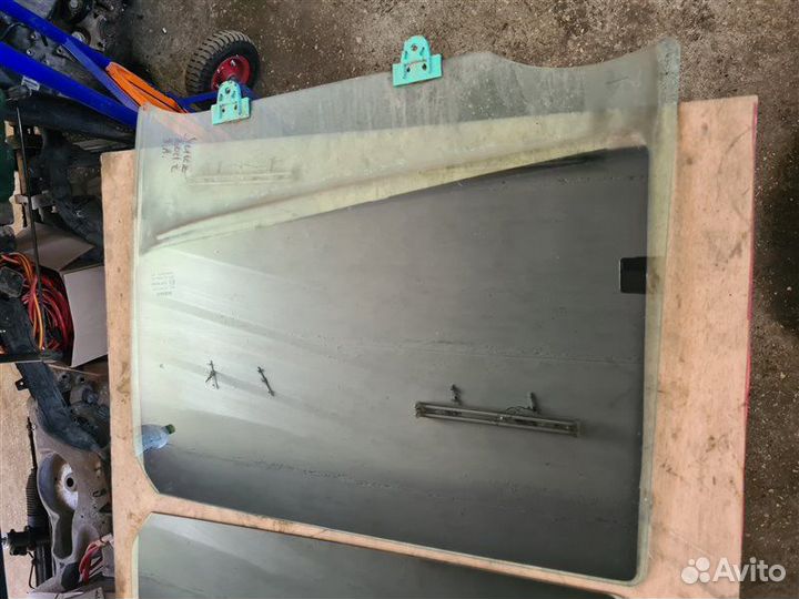 Стекло двери заднее Nissan Juke 2011