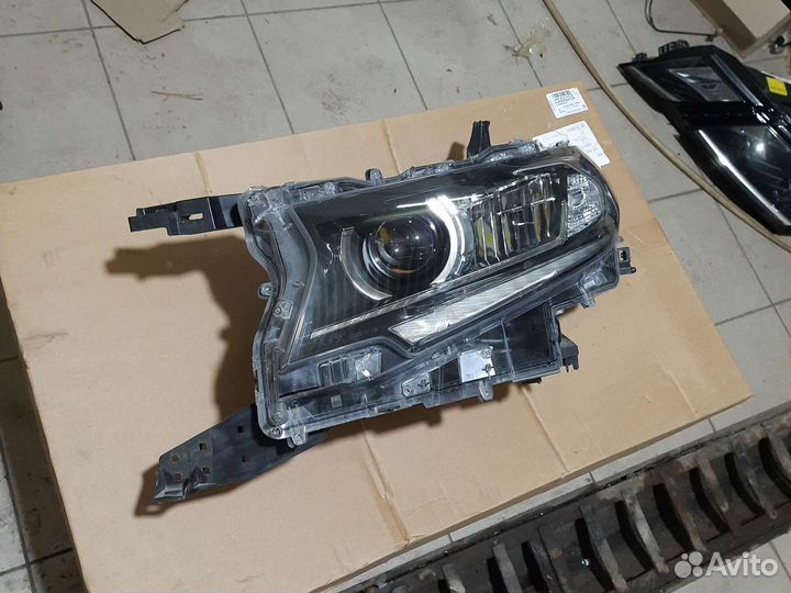 Фара левая Land Cruiser Prado 150 17