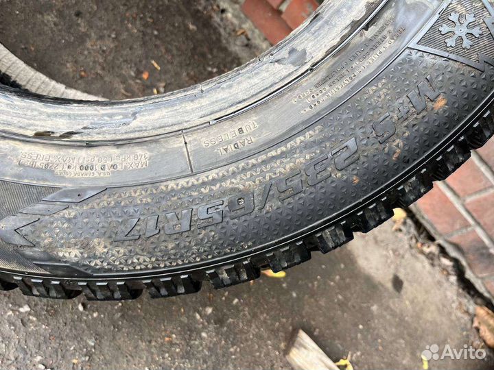 Goodyear UltraGrip 500 235/65 R17