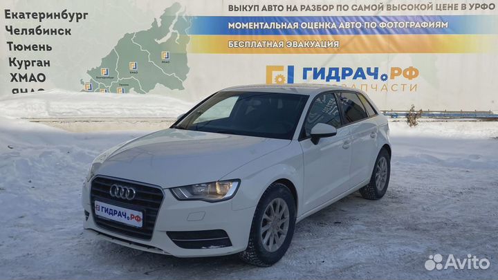 Кронштейн защиты двигателя правый Audi A3 (8V) 5Q0