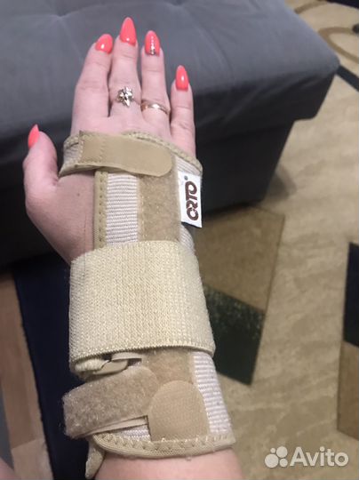 Бандаж на лучезапястный сустав правый