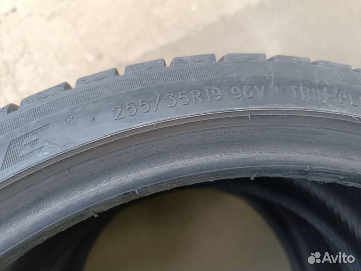 Triangle Snowlink TWT02 255/35 R19