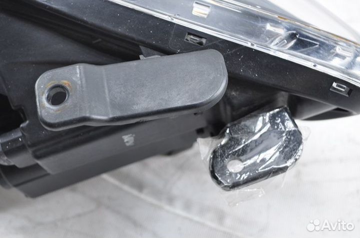 Б/У Б/У Фара передняя левая Kia Stinger 2017