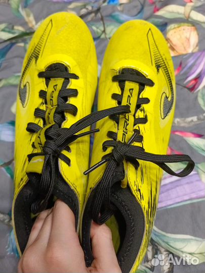 Футбольные шиповки