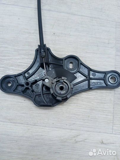 Механизм открытия капота (кронштейн в салоне) BMW