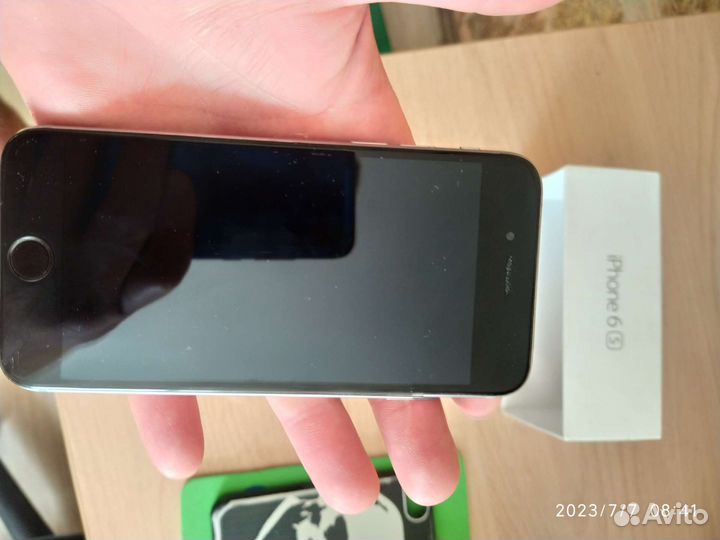 Телефон iPhone 6s