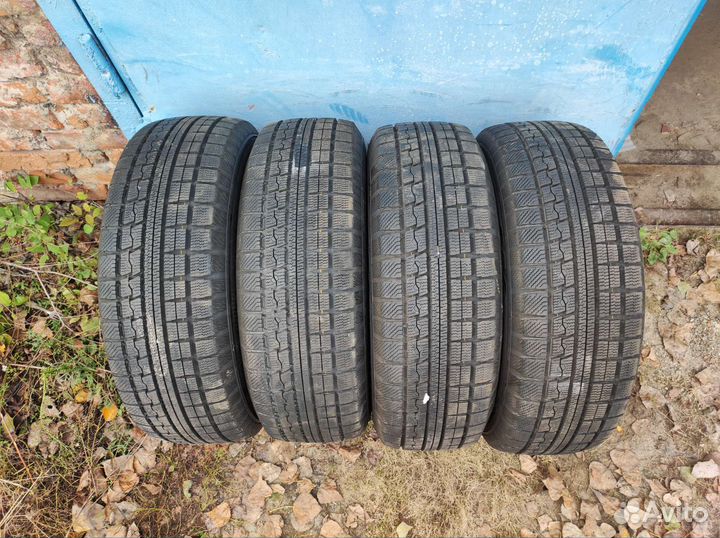 Toyo Winter Tranpath MK4a 215/60 R16